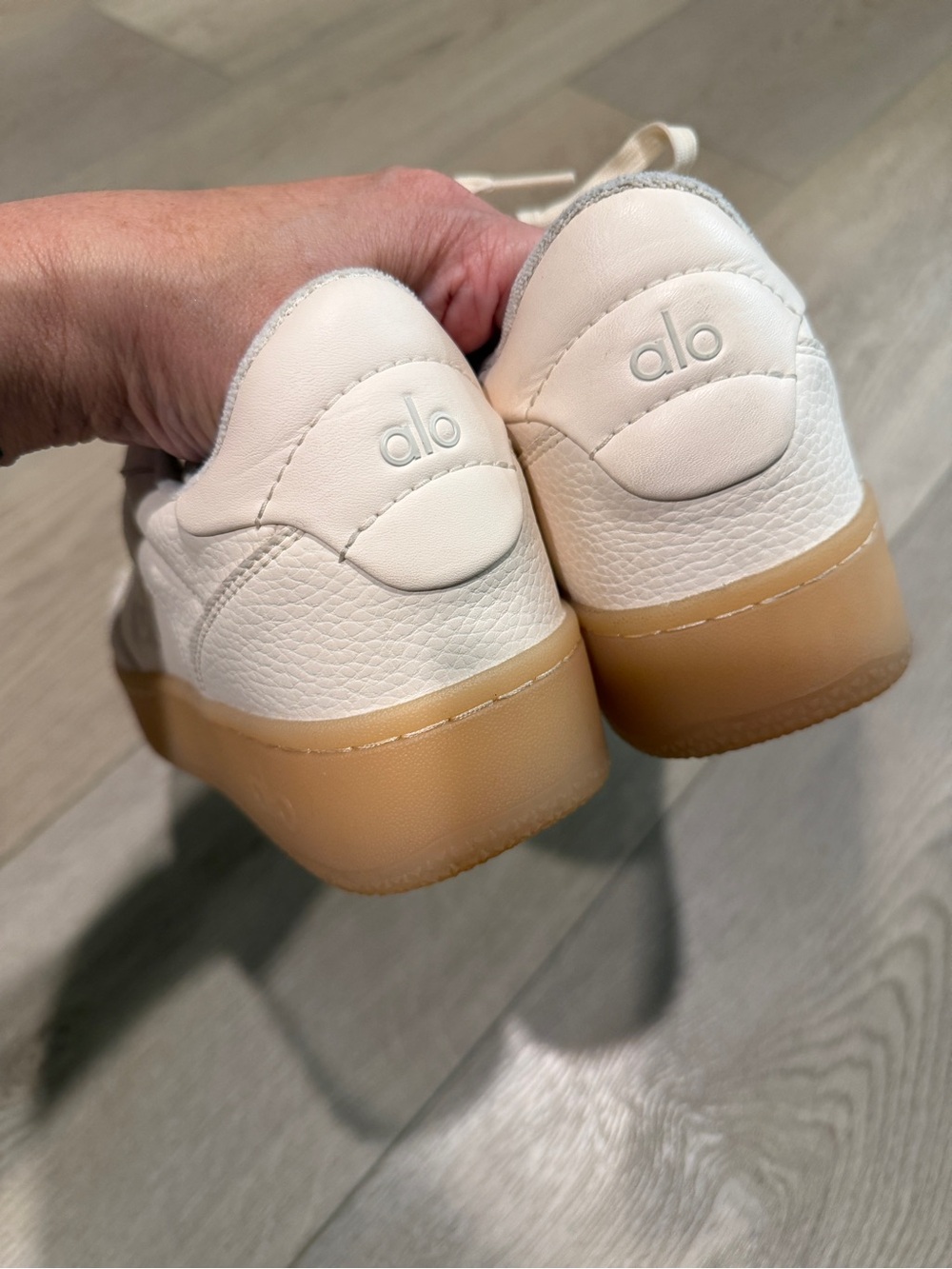 Alo recovery sneakers ladies 7.5 - Picture 3 of 8